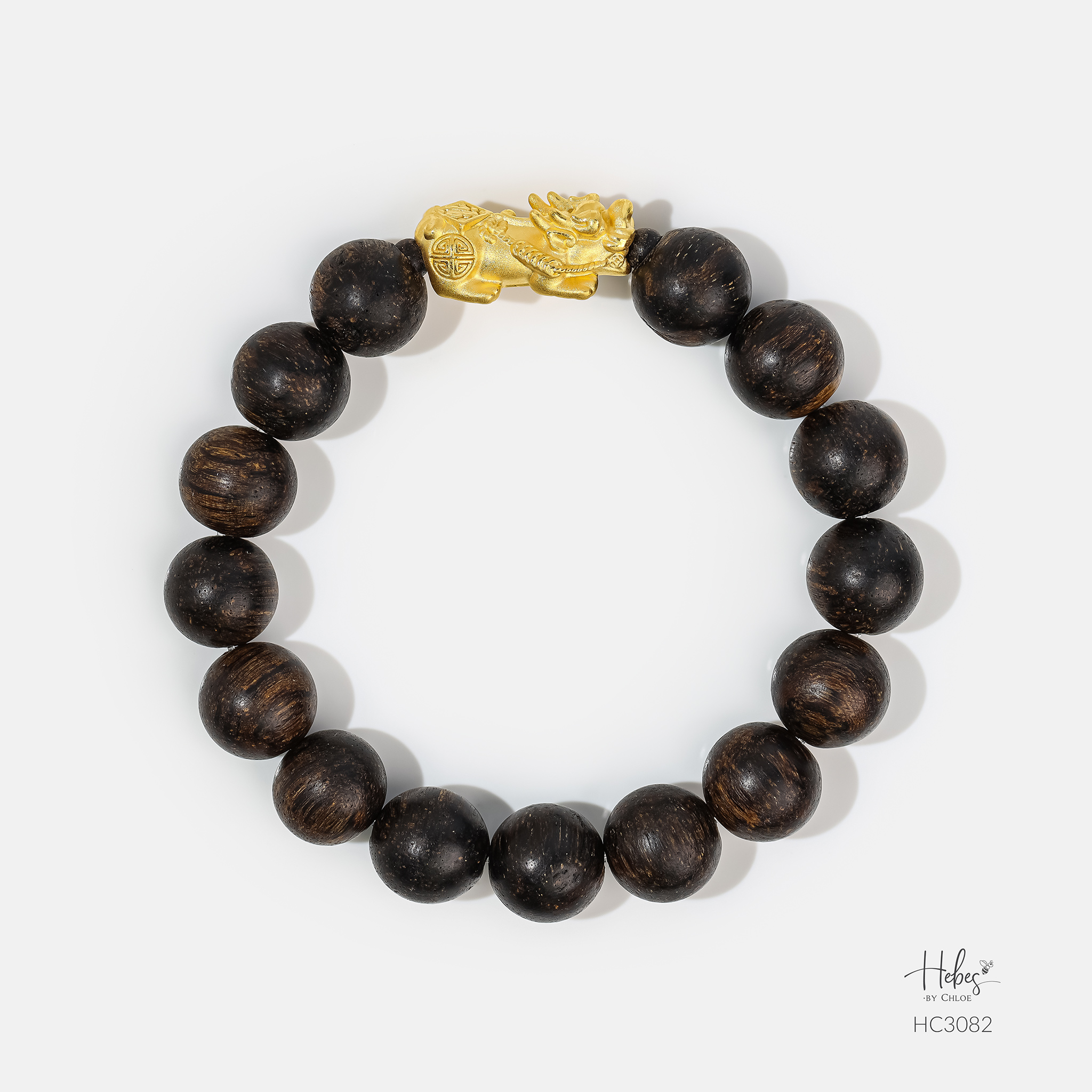 High-end-agarwood-bracelets-combined-with-Pixiu-charm-brings-prosperity-and-auspiciousness. 